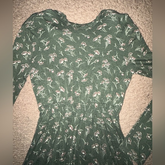 🦄5 items for $15🦄 Olive Green long sleeve Dress - Picture 2 of 3